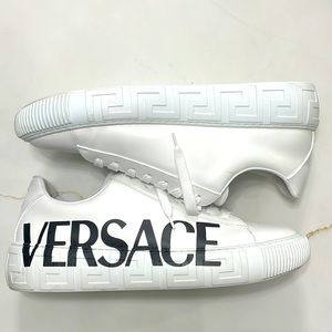 Like new! Versace's latest sneaker silhouette.!